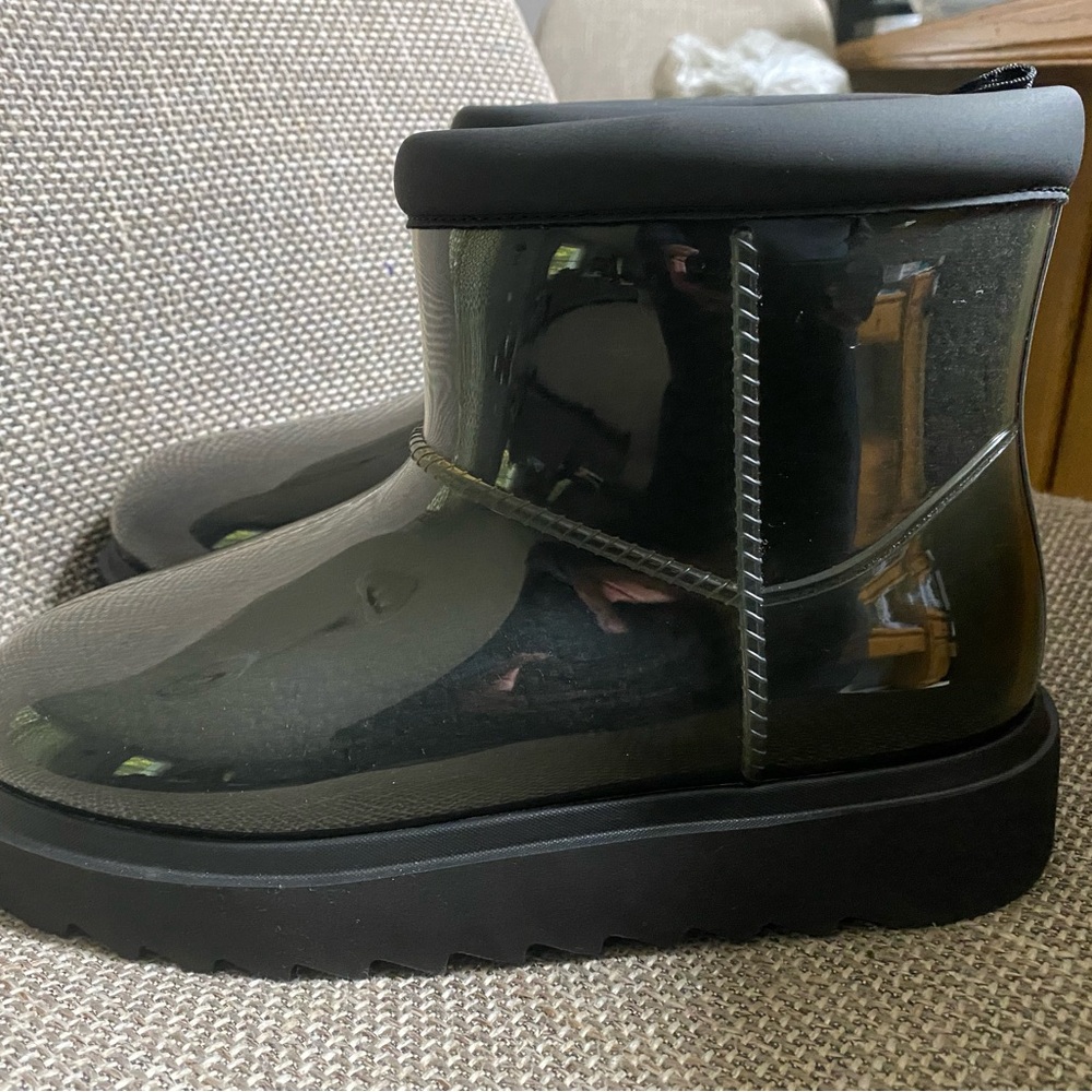 New with out tags Koolaburra Black and Clear boots. Size 6 no scuffs or knicks!